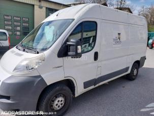 Fourgon avec parois et toit rigide Peugeot Boxer