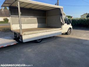 Fourgon avec parois et toit rigide Ford Transit