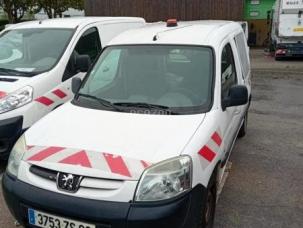 Fourgon avec parois et toit rigide Peugeot Partner