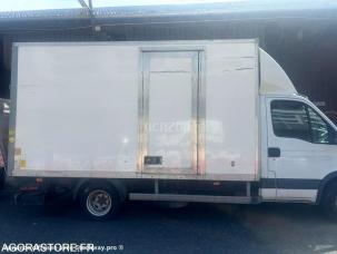 Fourgon avec parois et toit rigide Iveco 35C13