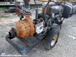  nc             moteur a 4 cylindres DEUTZ  équipé d'une pompe LANDINI