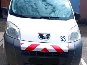Fourgon avec parois et toit rigide Peugeot Bipper