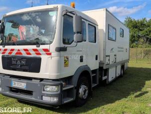 Fourgon avec parois et toit rigide MAN 15.290