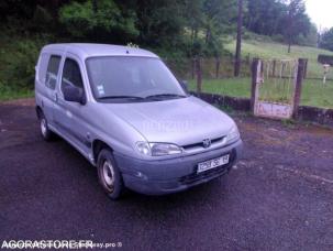 Fourgon avec parois et toit rigide Peugeot Partner