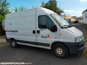 Fourgon avec parois et toit rigide Peugeot Boxer