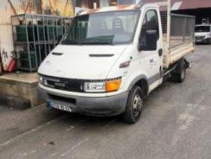 Fourgon avec parois et toit rigide Iveco