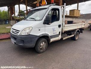 Fourgon avec parois et toit rigide Iveco 35C10
