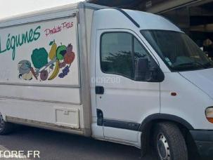 Fourgon avec parois et toit rigide Renault Master