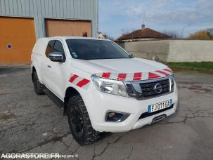 Fourgon avec parois et toit rigide Nissan NP300