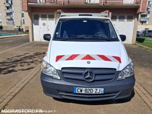 Fourgon avec parois et toit rigide Mercedes Vito
