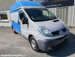 Fourgon avec parois et toit rigide Renault Trafic