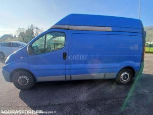 Fourgon avec parois et toit rigide Renault Trafic