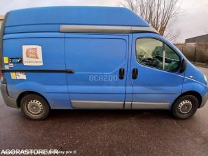 Fourgon avec parois et toit rigide Renault Trafic