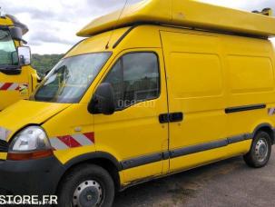 Fourgon avec parois et toit rigide Renault Master