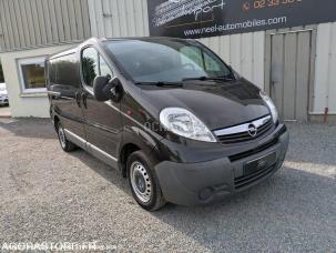 Fourgon avec parois et toit rigide nc VIVARO