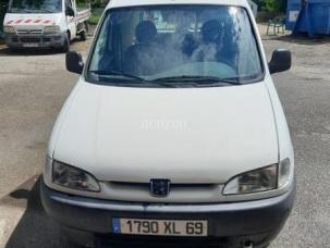 Fourgon avec parois et toit rigide Peugeot Partner