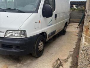 Fourgon avec parois et toit rigide Peugeot Boxer
