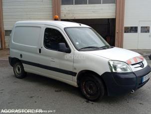 Fourgon avec parois et toit rigide Peugeot Partner