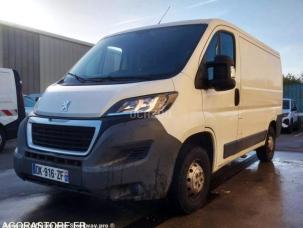 Fourgon avec parois et toit rigide Peugeot Boxer