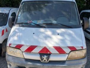 Fourgon avec parois et toit rigide Peugeot Boxer
