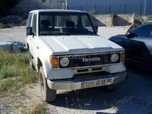 Fourgon avec parois et toit rigide Toyota L.CRUISER
