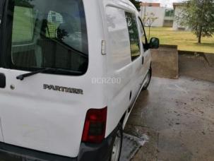 Fourgon avec parois et toit rigide Peugeot Partner
