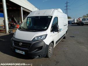 Fourgon avec parois et toit rigide Fiat Ducato