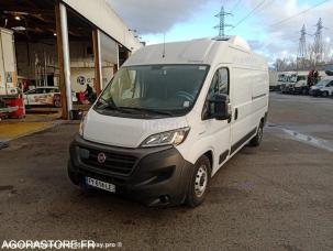 Fourgon avec parois et toit rigide Fiat Ducato