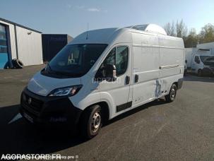 Fourgon avec parois et toit rigide Fiat Ducato