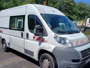 Fourgon avec parois et toit rigide Fiat Ducato