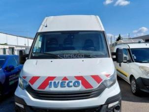 Fourgon avec parois et toit rigide Iveco 35S14N