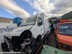 Fourgon avec parois et toit rigide Renault Master