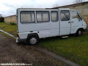 Fourgon avec parois et toit rigide Renault Master