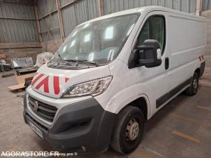 Fourgon avec parois et toit rigide Fiat Ducato