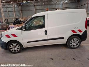 Fourgon avec parois et toit rigide Fiat DOBLO