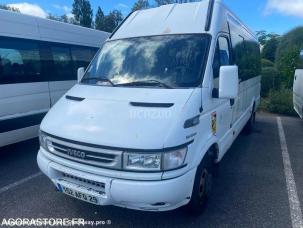 Fourgon avec parois et toit rigide Iveco 50C17