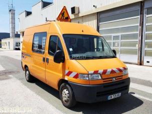 Fourgon avec parois et toit rigide Peugeot Boxer