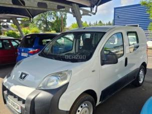 Fourgon avec parois et toit rigide Peugeot Bipper