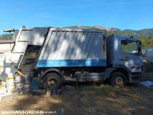 Benne à ordure ménagères Mercedes 1023