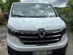 Fourgon avec parois et toit rigide Renault Trafic