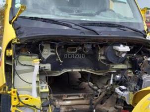 Fourgon avec parois et toit rigide Renault Master