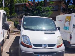 Fourgon avec parois et toit rigide Renault Trafic