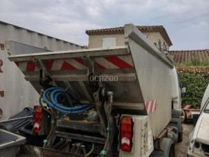 Benne à ordure ménagères Nissan Cabstar