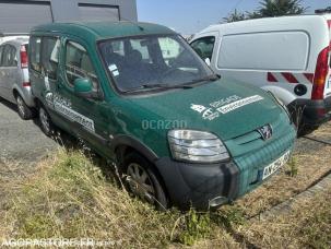 Fourgon avec parois et toit rigide Peugeot Partner