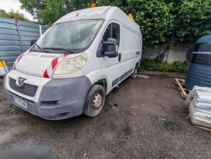 Fourgon avec parois et toit rigide Peugeot Boxer