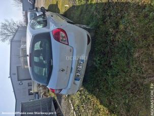 Fourgon avec parois et toit rigide Renault Clio
