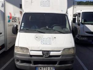 Fourgon avec parois et toit rigide Peugeot Boxer