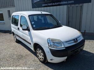 Fourgon avec parois et toit rigide Peugeot Partner