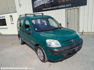 Fourgon avec parois et toit rigide Peugeot Partner
