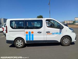 Fourgon avec parois et toit rigide Renault Trafic
